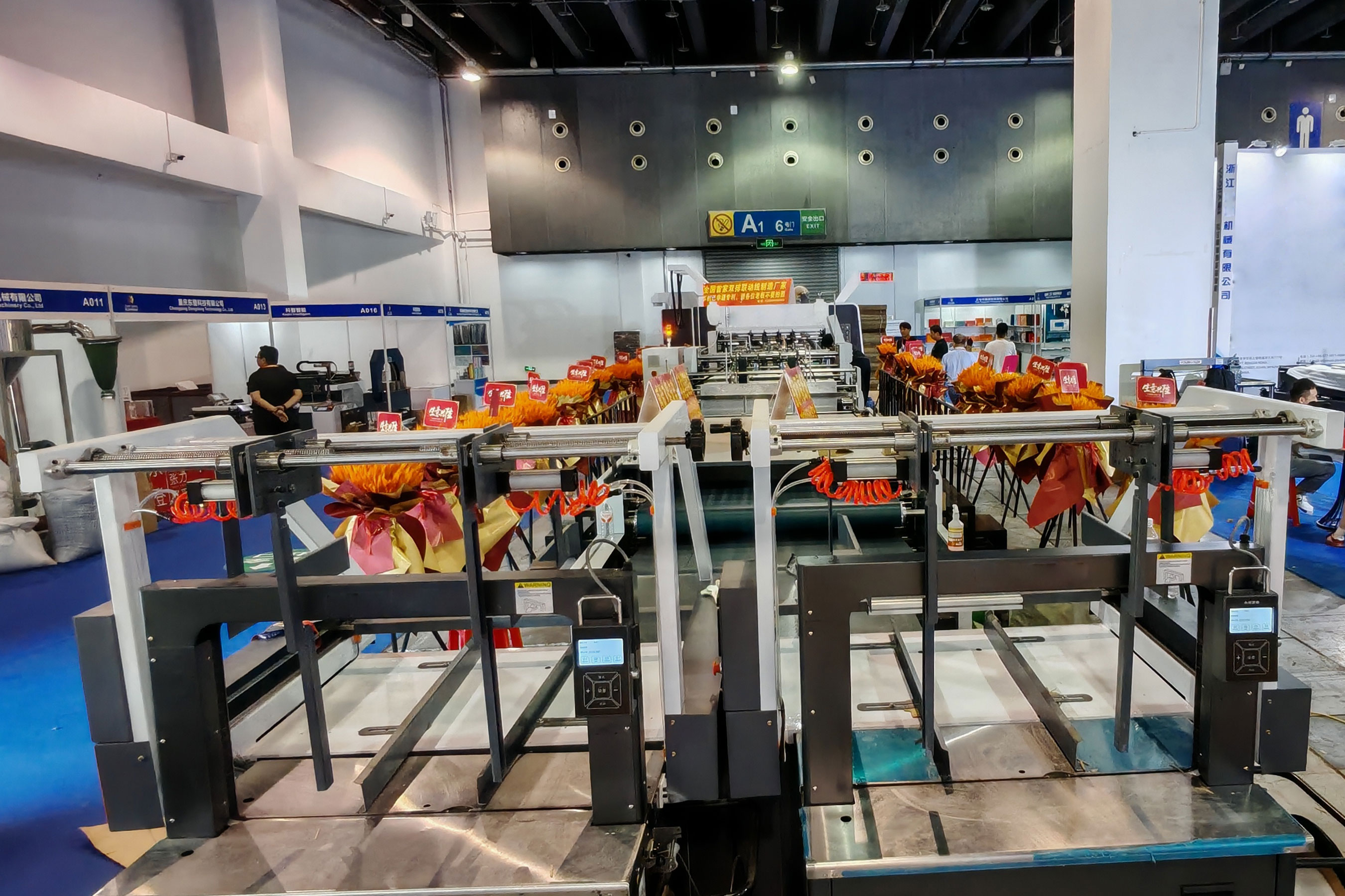 Nouvelle version : ligne de production de découpe et de collage intégrée à double canal entièrement automatique ZJPP EXPO 2025 Chine 6-8 septembre YIWU