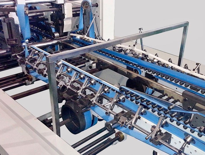 Comment la machine de collage de dossiers de boîtes modifie-t-elle les flux de travail d'emballage de routine